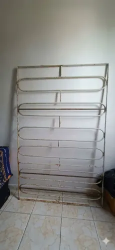 Opção 1: Grade de Ferro Antiga / medidas (1,57 m x 1,00 m) 