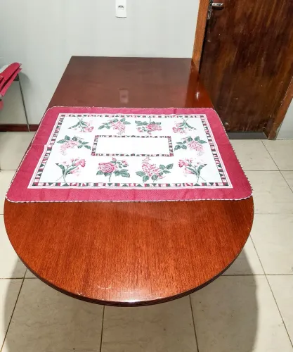 Mesa de jantar/cozinha em Mogno