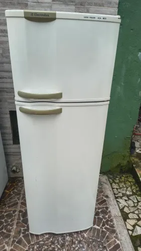 Geladeira Electrolux 110volts 330l funcionando perfeitamente ( entrego)