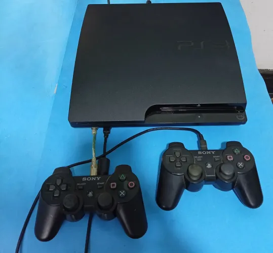 Playstation 3 slim com 2 controles HD 160 perfeito estado modelo cech-3001a
