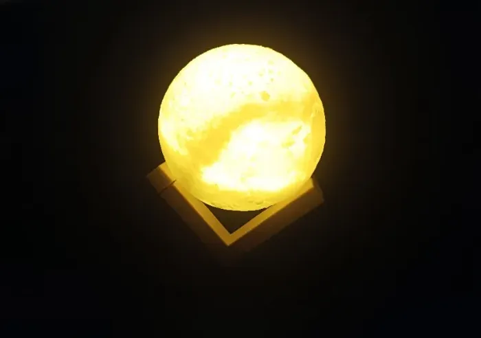 Luminária de Mesa Lua Cheia 3D com Suporte (Ideal para Decoração)