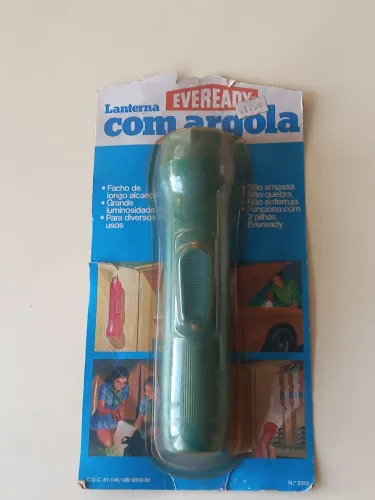 Lanterna com argola anos 70 na embalagem original sem uso para colecionador