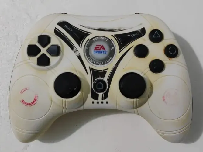EA Sports Football Club Official Wired Controller PS3 defeito