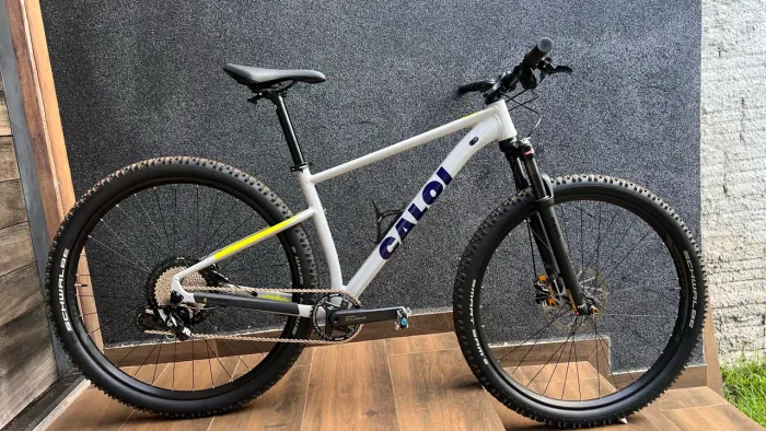 Bike Mtb Caloi explorer Comp 29 com vários ups