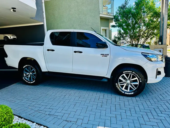 Toyota Hilux CD SRV 4X4 2.8 TDI Diesel Aut. 2020