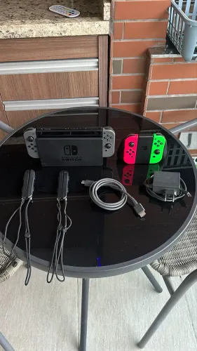 Nintendo Switch V2 + Joy-Con Extra + MicroSD 256GB