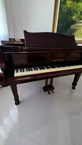 Piano de cauda August Fors-ter em excelente estado de conservação 