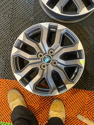 Rodas Strada Ultra 2025