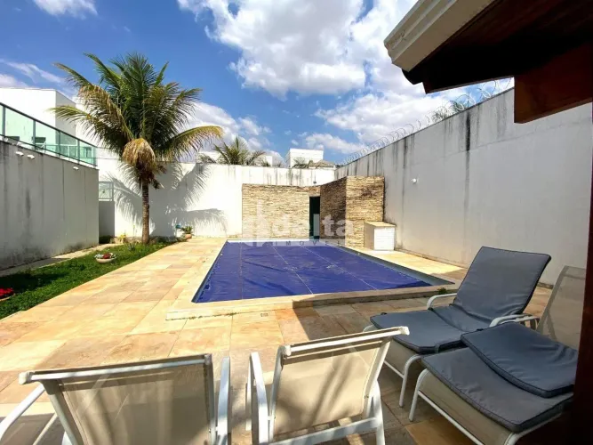Casa Mobiliada disponível para locação no bairro Jardim Karaíba em Uberlândia-MG