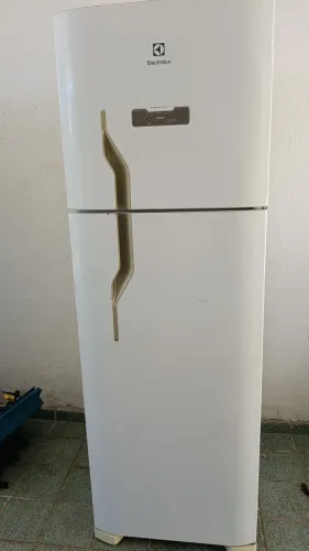 Geladeira Eletrolux 320 litros Frost Free
