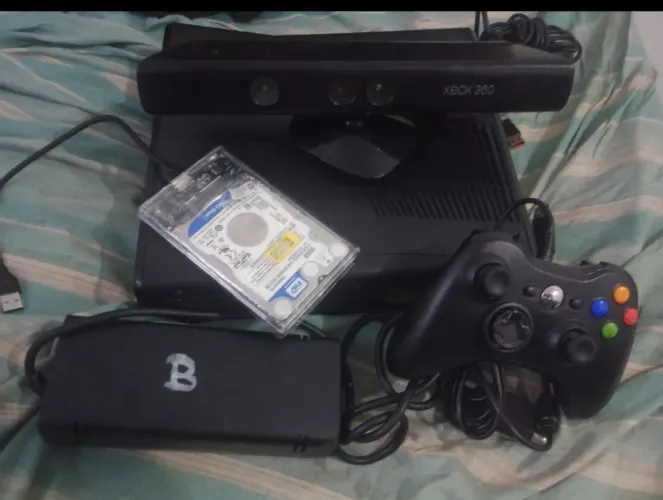 Xbox 360 com HD de 500 com 217 jogos 