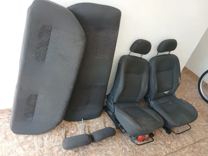 Jogo e bancos corsa classic 400,00