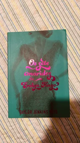 Vendo livro o sete maridos de Evelyn Hugo
