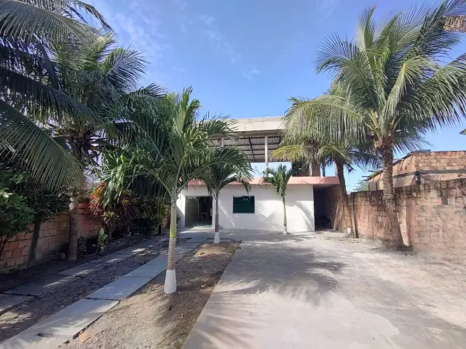 Casa no Novo Aleixo, Conj. Águas Claras, próx a Av. das Torres.