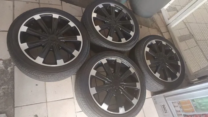 Jogo de rodas 17" multifuro + pneus Chengshan 215/45ZR17 ? 4 unidades