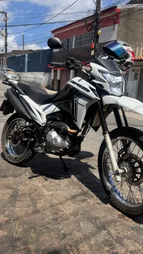 Bros 2023 único dono, pra vende longo