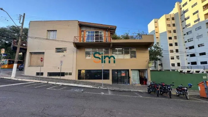 Sala comercial para aluguel no Centro de Chapecó (frente) 300 m²