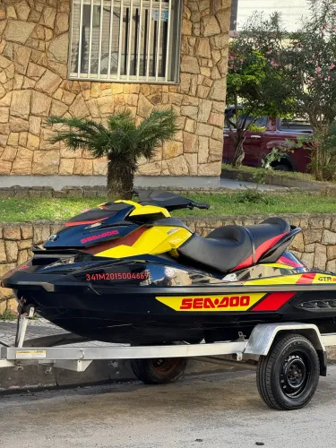 Vendo ou Troco Jet Ski GTR 215