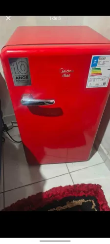 Frigobar Midea retrô 