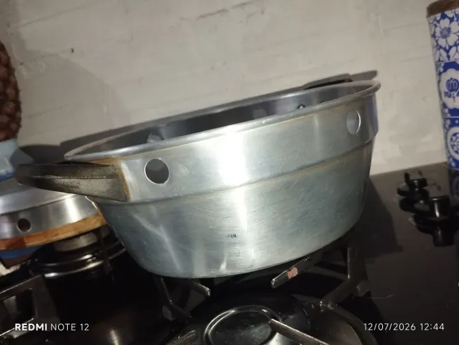 Forma de bolo de uso no fogão