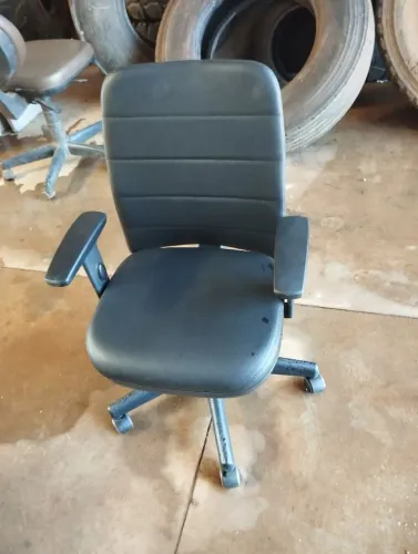 cadeira de escritorio em ótimo estado de conservação -300