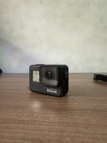 GoPro Hero 7 Black (com acessórios)