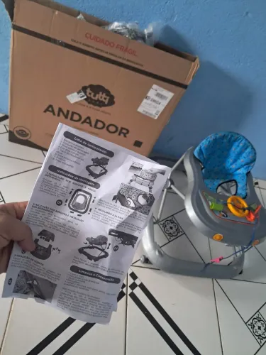 Andador de bebe na caixa