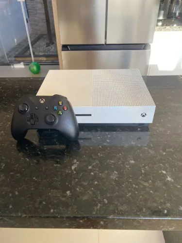 Xbox one S 1 TB com caixa NUNCA ABERTO, Muito bem conservado