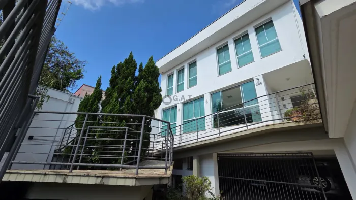 Casa comercial com 8 quartos e 4 suítes no Jardim Emilia, Sorocaba-SP!