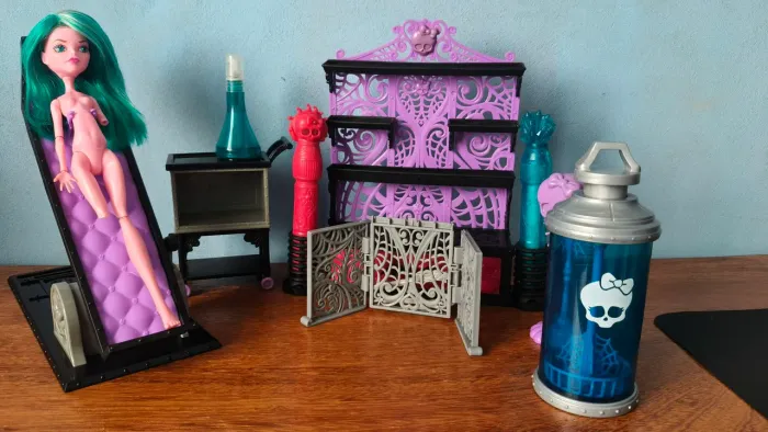 Create a Monster Color Me Creepy Design Chamber