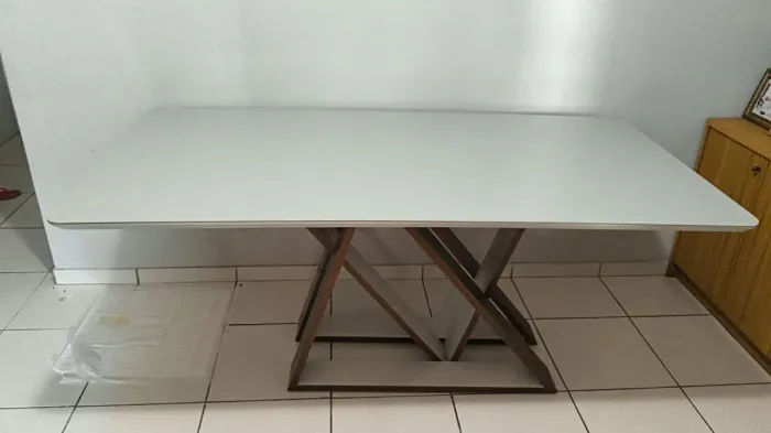 Vendo mesa com 6 cadeiras 1,80x90cm ótimo estado