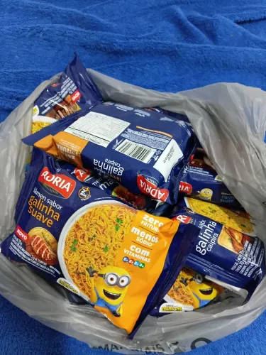 Macarrão instantâneo Adria