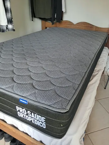 Colchão solteirão Ortobom Pró Saúde em excelente estado!