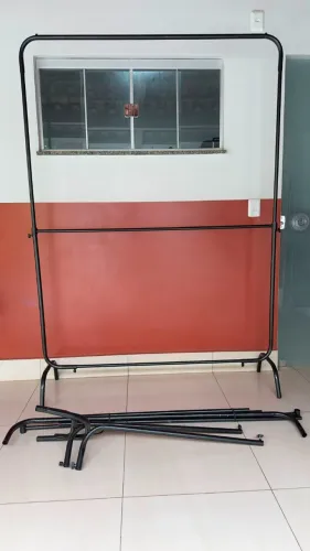 Arara Preta Metal c/divisão
