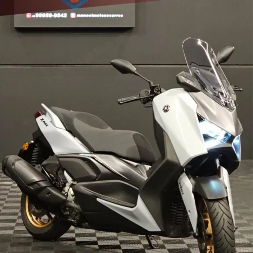 XMAX 300 CONNECTED
