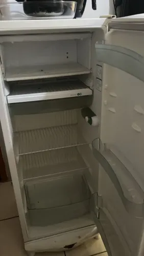 Geladeira semi nova