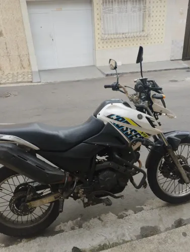 Vendo uma moto Yamaha crosser 150