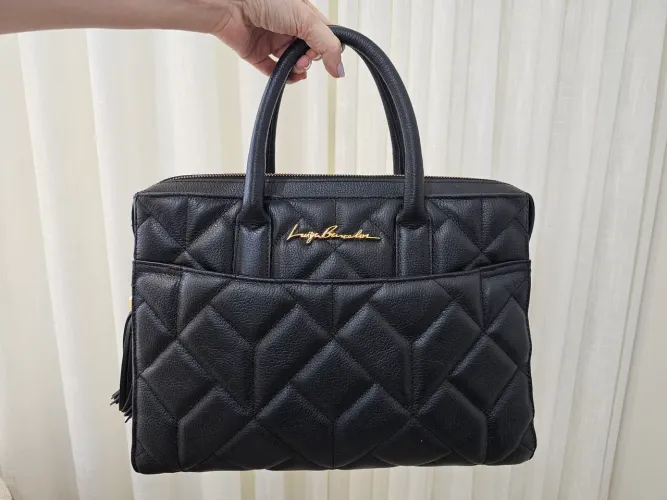 Bolsa grande preta em couro matelassê Luiza Barcelos