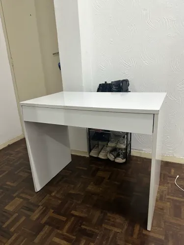 DOAÇÃO Mesinha/Escrivaninha branca com gaveta