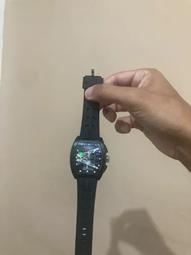 Relógio preto de luxo
