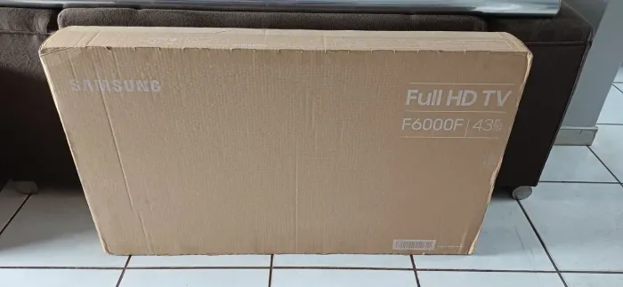 Vendo TV 43 polegadas Samsung lacrada