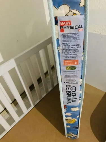 Berço estilo Americano vira cama com colchão Ortobom seminovo