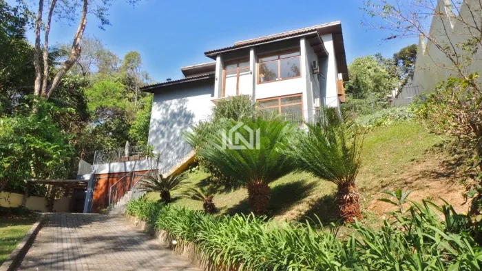 Casa à venda no condomínio Parque Primavera na Granja Viana