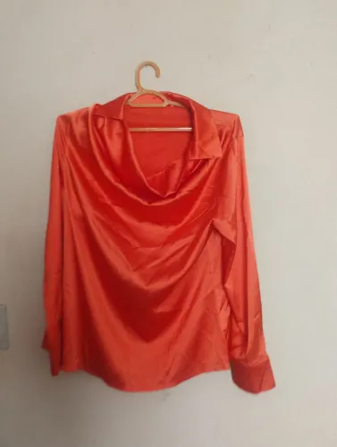 Camisa de seda legítima. Gola Saruel, tamanho M. 