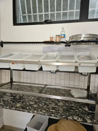 DISPENSER DE BALCÃO INOX PARA INGREDIENTES COM 6 CAIXAS PVC C/ TAMPA