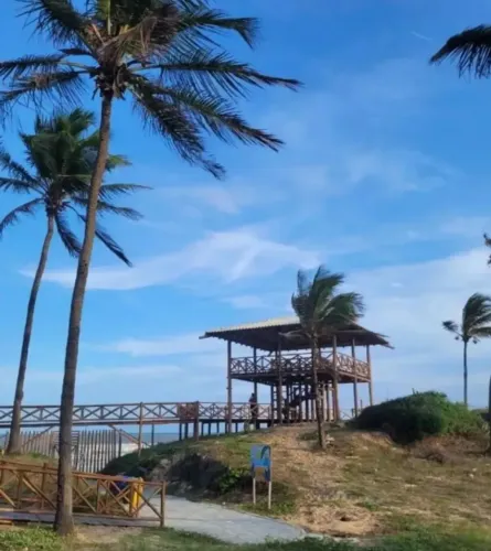 PADANG DE ESQUINA - (MEDINDO: 241 METROS) - VISTA LIVRE PARA PRAIA!! @