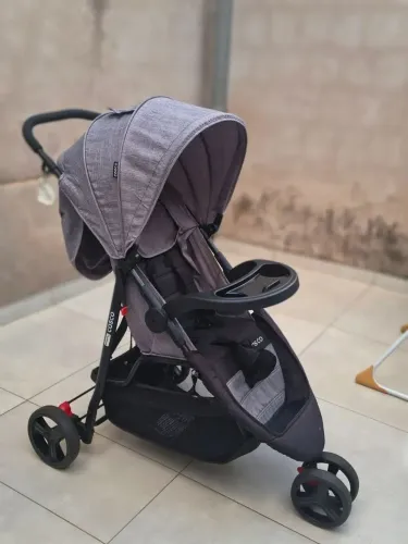 Carrinho de bebê + bebê conforto Cosco