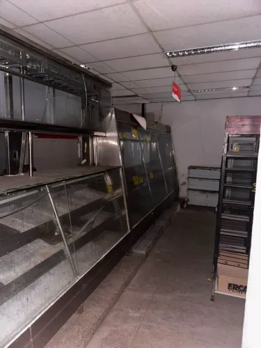 Balcão expositor refrigerado em inox e vidro