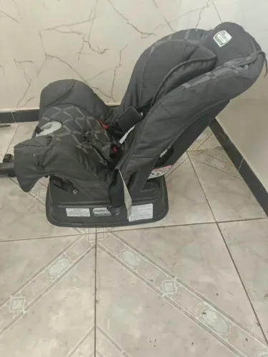 Vende-se cadeira infantil