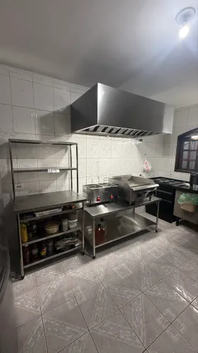 Cozinha industrial - chapa fritadeira coifa mesa
